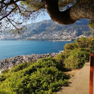 Da Roquebrune a Montecarlo sul sentiero dei doganieri in Costa Azzura