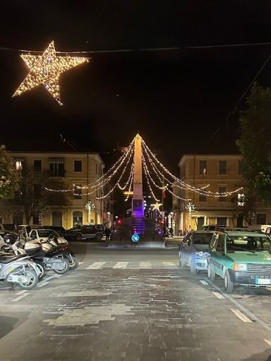 Taggia accende il Natale: affidato per 61 mila euro alla ditta Palmiro l’allestimento delle luminarie 2025 Taggia accende il Natale: affidato per 61 mila euro alla ditta Palmiro l’allestimento delle luminarie 2025