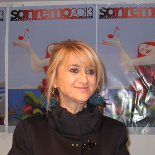 Festival 2013: per 'One billion rising', stasera duecento donne sul palco dell'Ariston