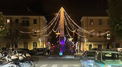 Taggia si prepara al Natale: via libera alle luminarie anche sul tratto della statale Aurelia Taggia si prepara al Natale: via libera alle luminarie anche sul tratto della statale Aurelia