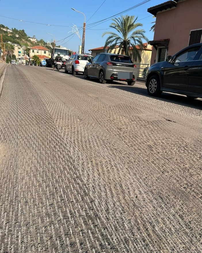 Bordighera, prosegue il piano asfalti: iniziati i lavori in via Arziglia Bordighera, prosegue il piano asfalti: iniziati i lavori in via Arziglia