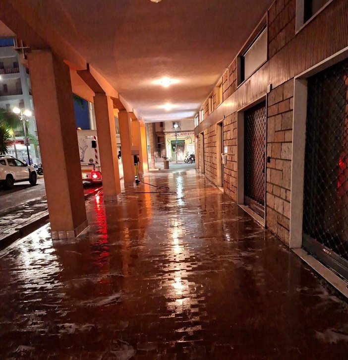 Vallecrosia al Mare, pulizia e decoro: continuano i lavaggi di strade e marciapiedi (Foto) Vallecrosia al Mare, pulizia e decoro: continuano i lavaggi di strade e marciapiedi (Foto)