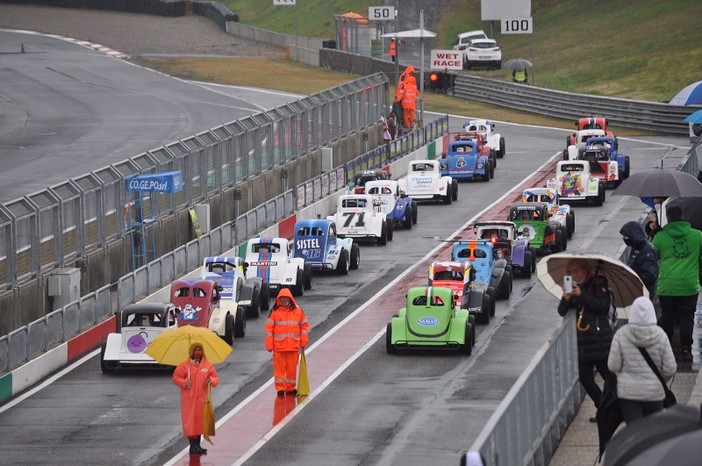 La pioggia non ferma il Team Legend Cars Sanremo sul circuito Internazionale di Riccardo Paletti La pioggia non ferma il Team Legend Cars Sanremo sul circuito Internazionale di Riccardo Paletti
