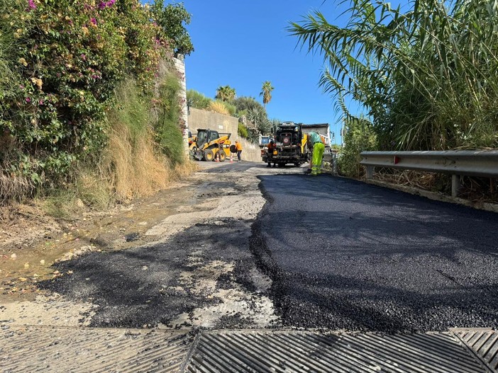 Ventimiglia, lavori di asfaltatura in via alle Ville. Di Muro: "Intervento atteso e necessario"