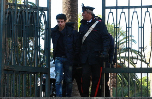Sanremo: 21enne con 50 grammi di 'Maria' in auto, aveva anche un libro con le entrate e le uscite Sanremo: 21enne con 50 grammi di 'Maria' in auto, aveva anche un libro con le entrate e le uscite