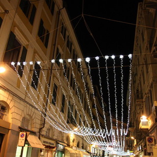 Sanremo si accende con le luminarie in vista delle festività, cosa ne pensate voi lettori?