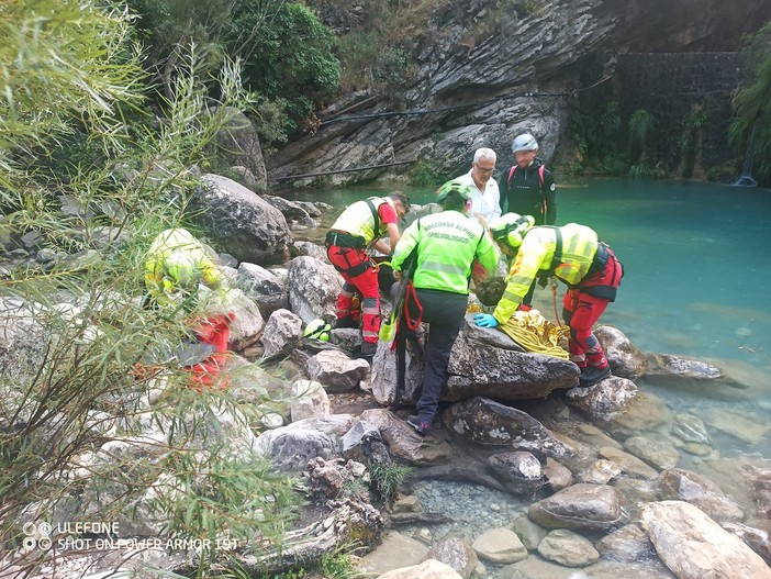 Turista francese ferito ai Laghetti di Rocchetta: elisoccorso interviene per lussazione alla spalla (Foto)