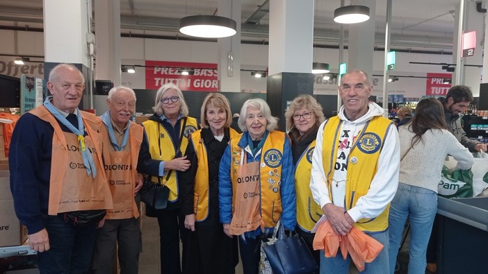 Lions Sanremo Matutia al fianco del Banco Alimentare: solidarietà più forte della pioggia Lions Sanremo Matutia al fianco del Banco Alimentare: solidarietà più forte della pioggia