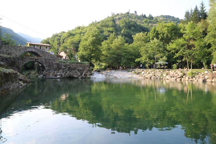 Molini di Triora: il laghetto delle noci è di nuovo pieno d'acqua, giusto in tempo per i turisti del 1° maggio