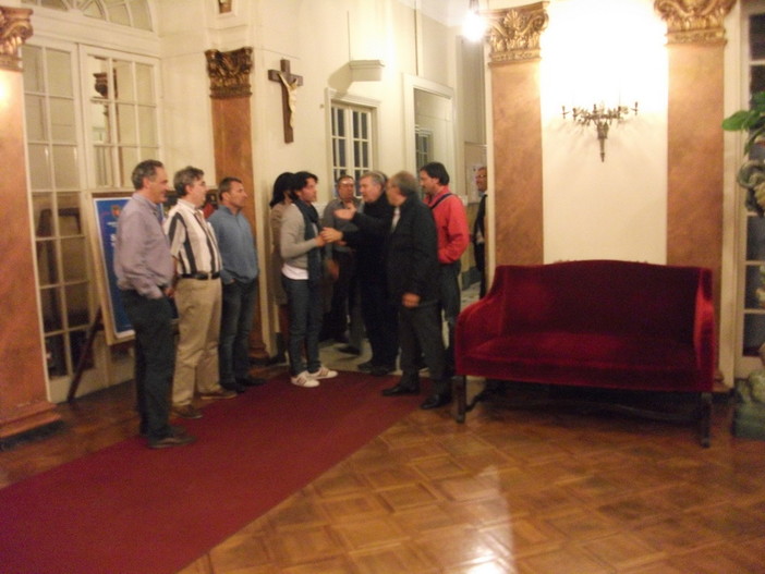 L'accesa discussione tra Moroni e Borea nei corridoi del Comune L'accesa discussione tra Moroni e Borea nei corridoi del Comune