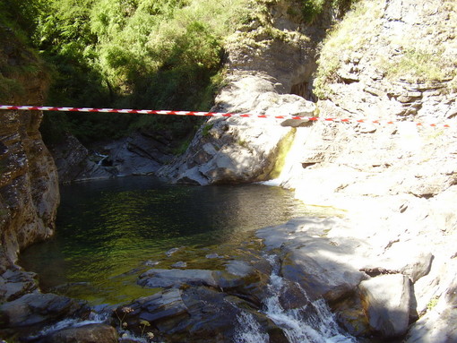 Molini di Triora: laghetti chiusi a tempo indeterminato, la parete dei tuffi rischia di franare Molini di Triora: laghetti chiusi a tempo indeterminato, la parete dei tuffi rischia di franare