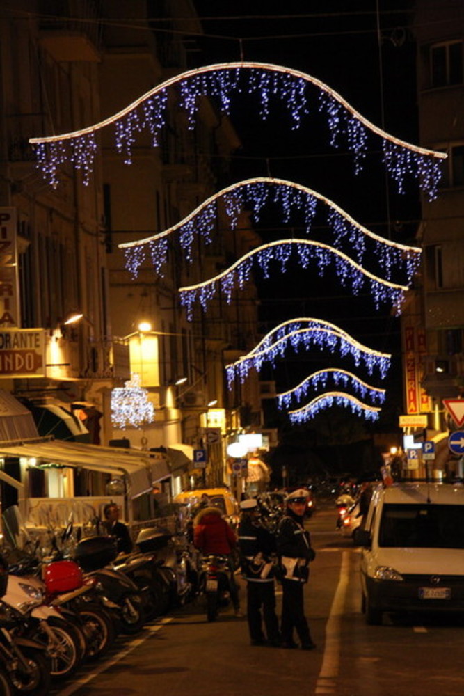 Diano Marina: anche quest'anno ci saranno le luminarie. Chiappori: "Noi tra i pochi a pagarle totalmente" Diano Marina: anche quest'anno ci saranno le luminarie. Chiappori: "Noi tra i pochi a pagarle totalmente"