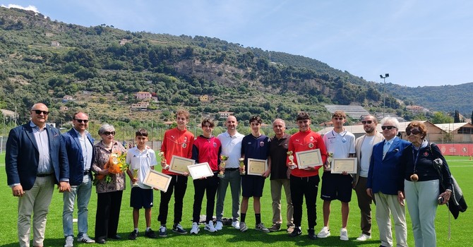 'Memorial Silvio Coppo', impegno sportivo e scolastico: Ventimiglia premia sei calciatori (Foto e video)