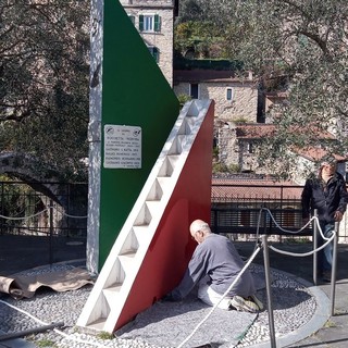 Rocchetta Nervina, manutenzione di storici monumenti: alpini al lavoro (Foto) Rocchetta Nervina, manutenzione di storici monumenti: alpini al lavoro (Foto)