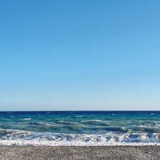 75enne rischia di annegare a Bordighera, quattro bagnini lo salvano: il plauso del Gruppo Alziamo i Toni 75enne rischia di annegare a Bordighera, quattro bagnini lo salvano: il plauso del Gruppo Alziamo i Toni