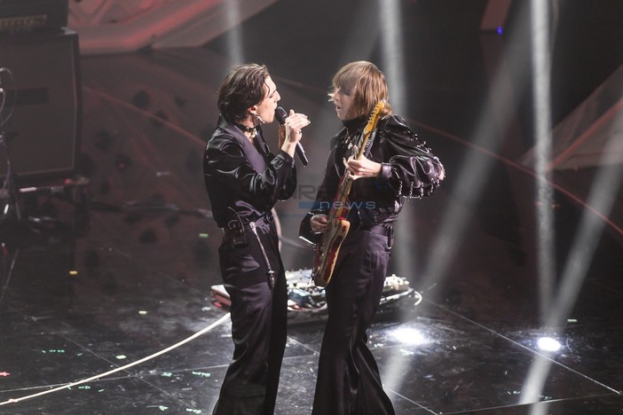 I Måneskin tornano a infiammare il palco dell’Ariston con “Zitti e buoni” (Foto) I Måneskin tornano a infiammare il palco dell’Ariston con “Zitti e buoni” (Foto)