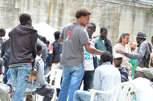 Taggia: in arrivo questa sera 23 migranti uomini all'ex Ospedale di Carità di via Ruffini, permanenza che non dovrebbe andare oltre il 30 agosto Taggia: in arrivo questa sera 23 migranti uomini all'ex Ospedale di Carità di via Ruffini, permanenza che non dovrebbe andare oltre il 30 agosto