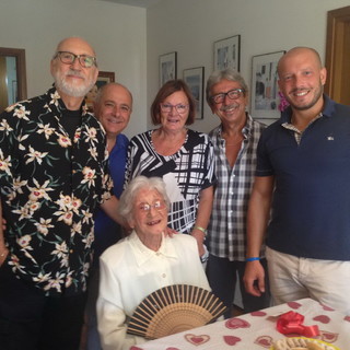 La ventimigliese Maria Ciccolunghi compie 100 anni, gli auguri dell'Amministrazione Comunale La ventimigliese Maria Ciccolunghi compie 100 anni, gli auguri dell'Amministrazione Comunale