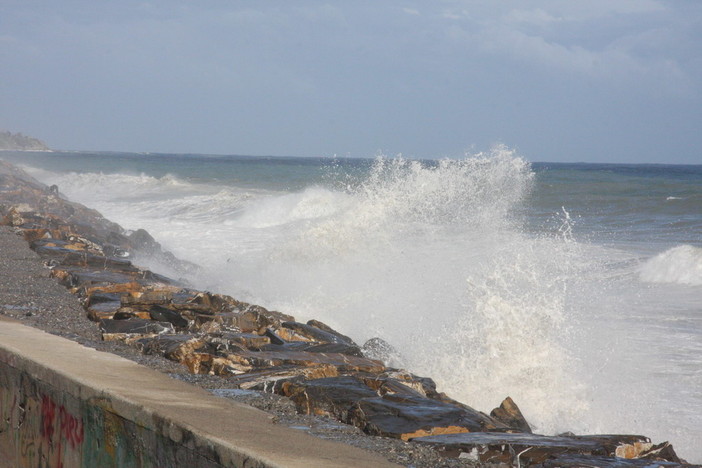 Allerta Meteo in Provincia: pericolo mareggiate, “chiusa” la passeggiata mare di Bordighera