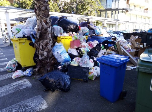 Imperia: sciopero dei netturbini, FP-Cgil e Fiadel “Bocciato perché sbagliata la proclamazione, la Uil non è titolata a farlo” Imperia: sciopero dei netturbini, FP-Cgil e Fiadel “Bocciato perché sbagliata la proclamazione, la Uil non è titolata a farlo”