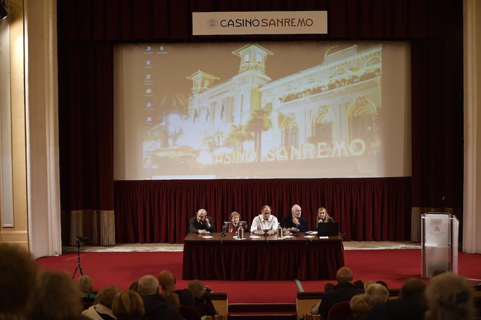 Sanremo: presentato martedì scorso al Casinò ‘Liscio come l’olio’, il libro di Guido Novaro Sanremo: presentato martedì scorso al Casinò ‘Liscio come l’olio’, il libro di Guido Novaro