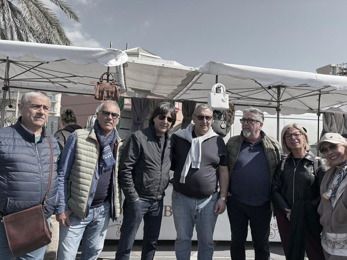 'Per Bordighera' al mercato del giovedì, Iacobucci: "Opportunità di sviluppo economico che deve essere integrato con la città" (Foto e video)