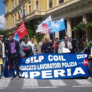 Imperia: il SILP pone l'attenzione sul lavoro svolto dalla Polizia e chiede un intervento concreto della politica Imperia: il SILP pone l'attenzione sul lavoro svolto dalla Polizia e chiede un intervento concreto della politica