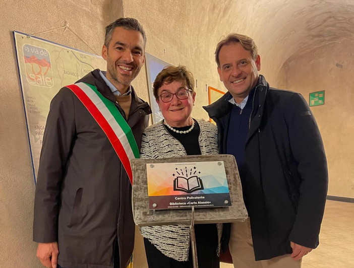 Chiusavecchia: l’assessore regionale Marco Scajola all’apertura della biblioteca comunale intitolata al prof. Carlo Alassio Chiusavecchia: l’assessore regionale Marco Scajola all’apertura della biblioteca comunale intitolata al prof. Carlo Alassio