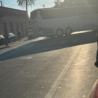 Sanremo: autobus non rispetta il divieto di svolta a sinistra, la segnalazione di una lettrice Sanremo: autobus non rispetta il divieto di svolta a sinistra, la segnalazione di una lettrice
