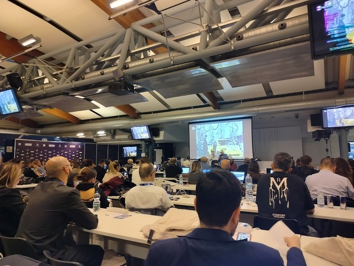 Festival, in sala stampa Lucio Dalla un minuto di silenzio: “Dissentire alla guerra, la parola che ci ha colpito è morte” Festival, in sala stampa Lucio Dalla un minuto di silenzio: “Dissentire alla guerra, la parola che ci ha colpito è morte”