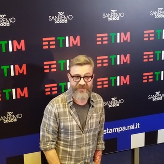 Masini festeggia i trent'anni di carriera: "Ci andrebbero altri Vaffanculo ma vorrei una canzone di pace"