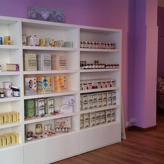 Sanremo: un successo l'inaugurazione del nuovo punto vendita e consulenziale di rimedi naturali "Salute Benessere Essere" della naturopata Monica Mazzone Sanremo: un successo l'inaugurazione del nuovo punto vendita e consulenziale di rimedi naturali "Salute Benessere Essere" della naturopata Monica Mazzone