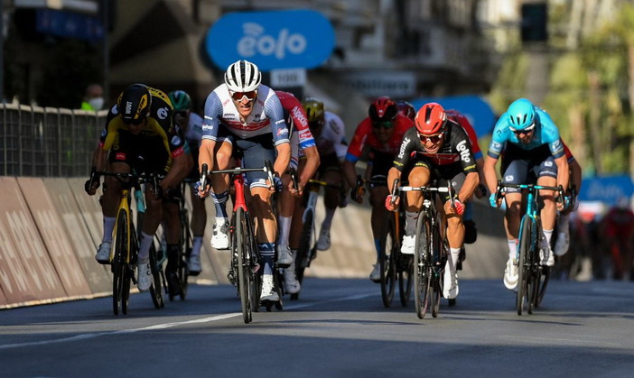 Arrivo in via Roma 113ª edizione della Milano Sanremo