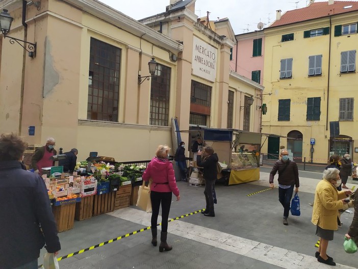 Imperia: mercato di Oneglia, IaC "Non si possono assumere decisioni così importanti in questo modo"