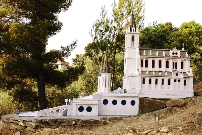 Imperia: trent'anni fa l'imperiese Antonio Santucci realizzò la miniatura della basilica di Lourdes, il figlio: "Ancora in molti vengono ad ammirarla" (foto) Imperia: trent'anni fa l'imperiese Antonio Santucci realizzò la miniatura della basilica di Lourdes, il figlio: "Ancora in molti vengono ad ammirarla" (foto)