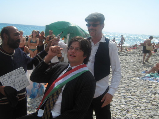 Imperia: Mafiosissima 2010, Strescino non c'è. Il suo sosia si esibisce in un rap ironico