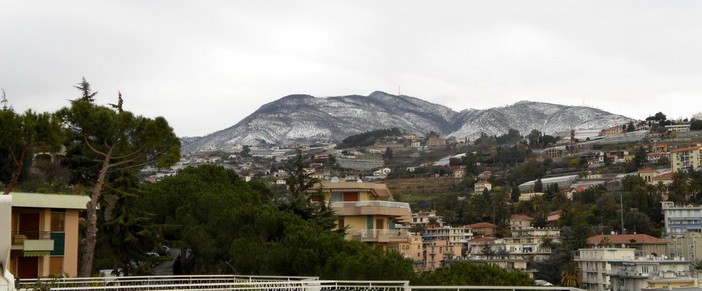 Monte Bignone dopo la nevicata di ieri, la panoramica inviata da un lettore