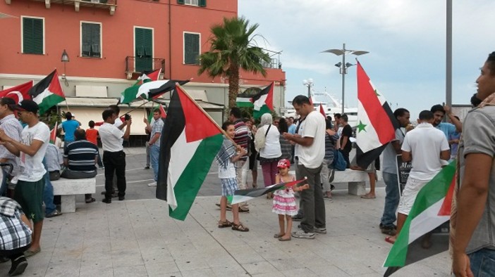 Imperia: si è svolta la manifestazione in solidarietà al popolo palestinese della Striscia di Gaza Imperia: si è svolta la manifestazione in solidarietà al popolo palestinese della Striscia di Gaza