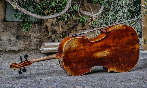 Cervo: numerose persone per la manifestazione "Musica &amp; poesie" lungo le vie del borgo