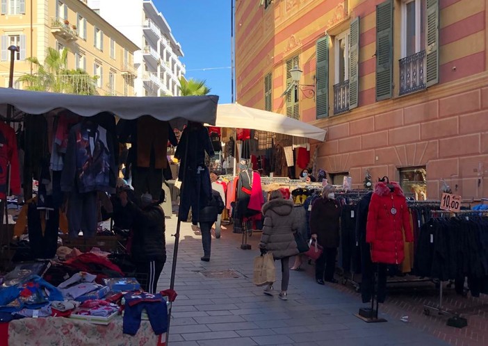 Imperia, domenica si terrà il mercato a Porto Maurizio fino alle ore 18 Imperia, domenica si terrà il mercato a Porto Maurizio fino alle ore 18