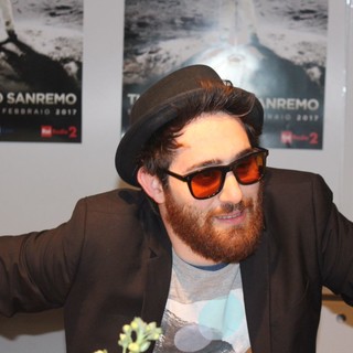 #Sanremo2017: Maldestro con "Canzone per Federica" tra musica, teatro e un impegno nel sociale