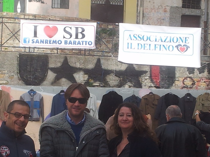 Sanremo: continua fino alle 18 il 'Mercatino del baratto' in piazza Santa Brigida. Le foto Sanremo: continua fino alle 18 il 'Mercatino del baratto' in piazza Santa Brigida. Le foto