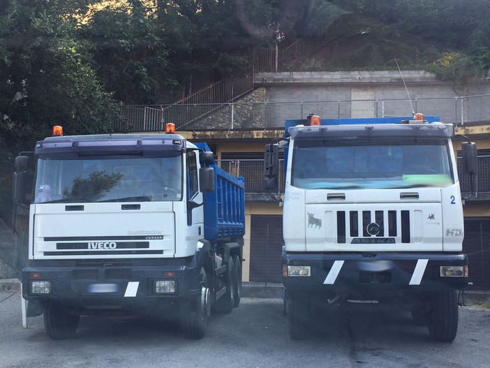 Riva Ligure: abitanti protestano contro camion posteggiati, "Piazzale diventato di monopolio di una impresa"
