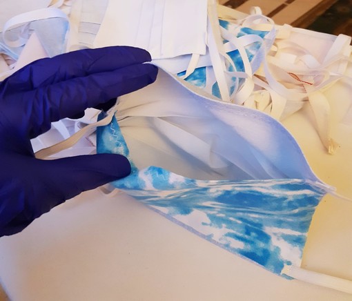 Sanremo: mascherine abbassate nei locali pubblici, la testimonianza di un tabaccaio "Serve buonsenso"