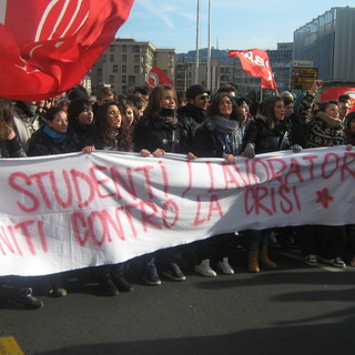 Imperia: massiccia adesione di lavoratori e studenti alla manifestazione della Fiom Cgil (le foto)