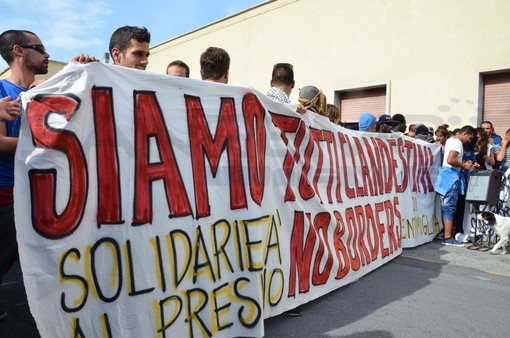 Vallecrosia: sgomberati ragazzi del movimento ‘noborders’ anche dall’ex scuola media Andrea Doria