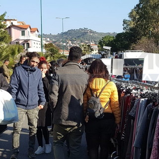 Imperia: domenica sul lungomare Vespucci l'appuntamento con la Fiera di San Leonardo Imperia: domenica sul lungomare Vespucci l'appuntamento con la Fiera di San Leonardo