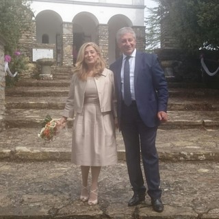 Badalucco: dopo 38 anni arriva il 'sì', oggi il matrimonio del maresciallo Longobardi con Chiara Dirienzo Badalucco: dopo 38 anni arriva il 'sì', oggi il matrimonio del maresciallo Longobardi con Chiara Dirienzo