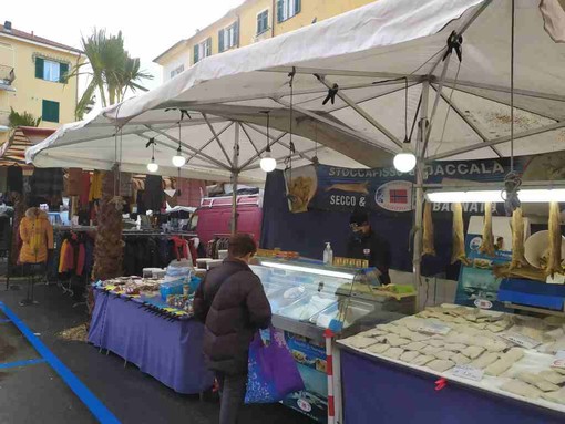 Imperia: zona rossa, martedì presidio in prefettura degli ambulanti "Noi gli unici a essere sacrificati" Imperia: zona rossa, martedì presidio in prefettura degli ambulanti "Noi gli unici a essere sacrificati"