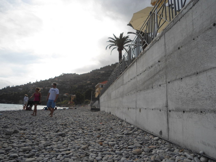 Ventimiglia: la soprintendenza ha espresso parere contrario alla sanatoria sul muro di Latte